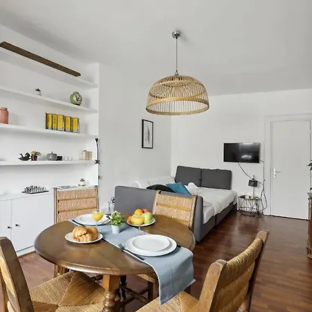Le Marais - Place Des Vosges Studio Apartment
